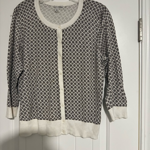 Halogen Gray and Cream Patterned Cardigan - Picture 7 of 8